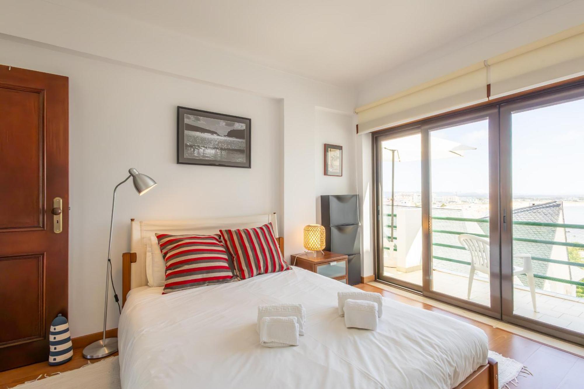 Concha Mar Com Vista Sobre A Baia Apartment Sao Martinho do Porto Ngoại thất bức ảnh